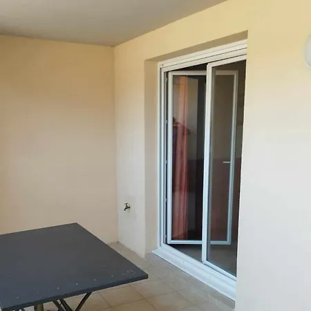 Dans Avec Piscine Et Terrasse Proche Frejus